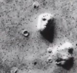 лицо на Марсе, обнаруженное четыре десятка лет назад, - впрочем это же "естественное" образование 